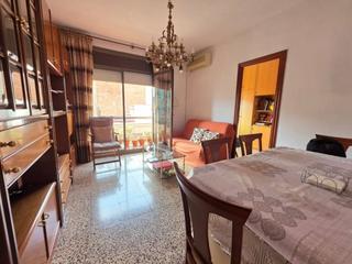 Pis  Badalona. Piso amplio luminoso con balcon exterior en venta en sants