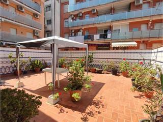 Pis  Iscle soler. Oportunidad vivienda con amplio patioterraza soleada en cornella