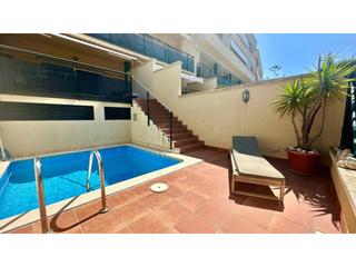 Pis  Josep tarradellas i joan. Piso duplex en venta con piscina y parking en sitges