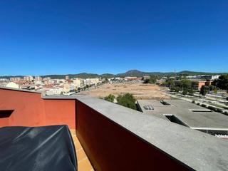 Duplex  Francesc macià. Dúplex de 3 habitaciones  estudio, 2 terrazas y un balcón con vi