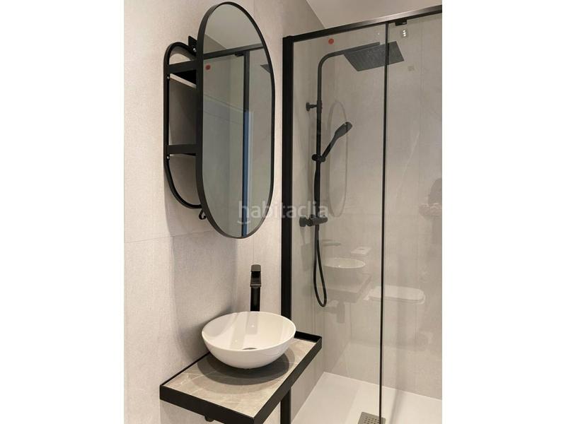 Foto eddadc66-f0a3-450e-b182-3d5329804cbd. Local comercial a La Nova Esquerra de l´Eixample Barcelona