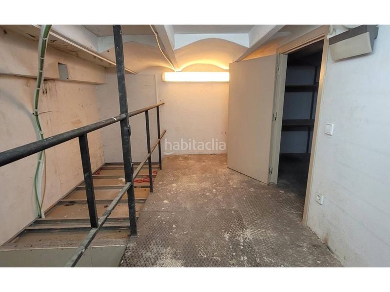 Foto 8ae7a6ae-c97a-4ac5-bfa2-f5b02c78e6a5. Local comercial a Sant Antoni Barcelona