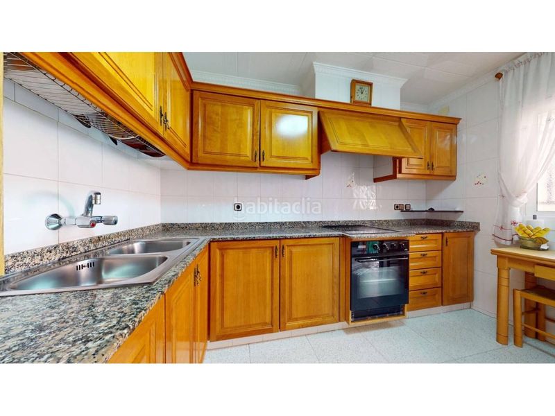 Foto d8aa6eca-76ad-4964-884f-ef04b610b6ad. Casa a La Roureda Viladecans