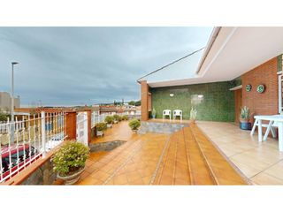 House  Calle acàcia. Casa en venta en viladecans