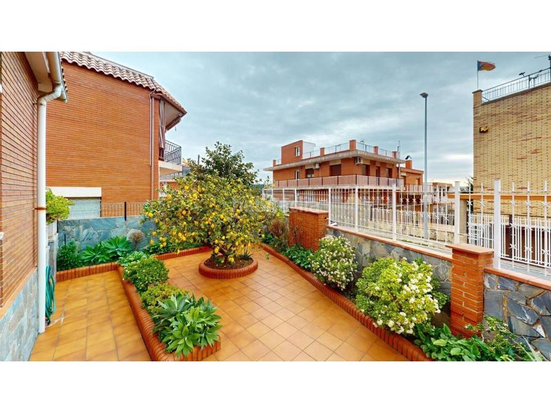 Foto f18eb36f-3366-4c1d-9aad-25ba4710659a. Casa a La Roureda Viladecans