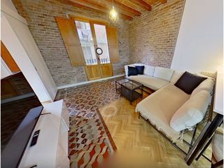 Etagenwohnung  Calle lluna. Piso en venta en el raval reformado y con balcon
