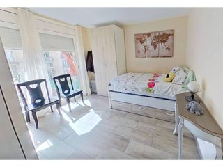 Flat  Calle comte d´urgell. Piso en venta reformado, con balcon, finca con ascensor en la me
