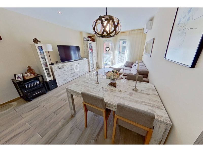 Piso en venta reformado, con balcon, finca con ascensor en la mejor zona de eixample en Barcelona - Imagen 3