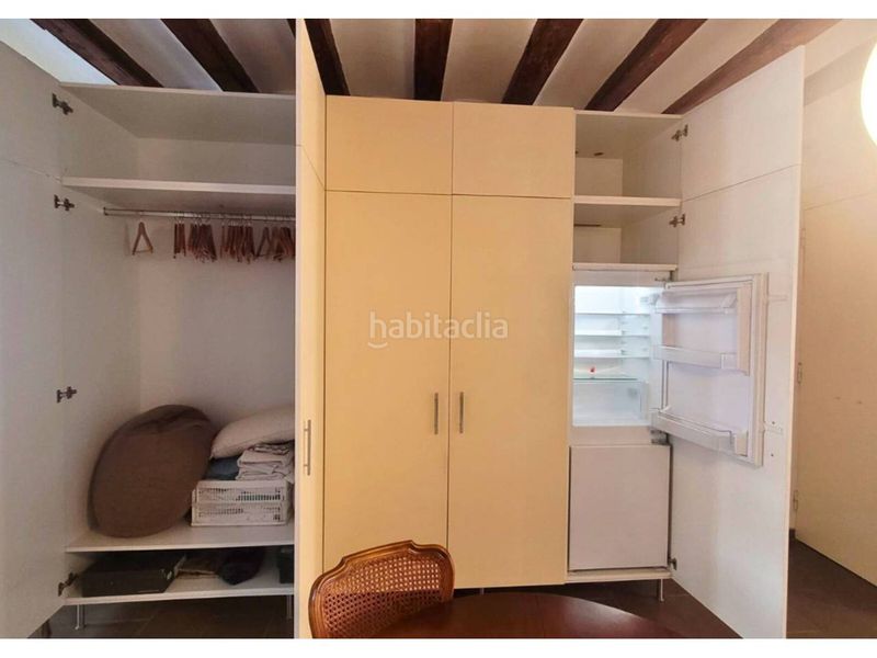 Foto a5edab24-8463-4c4f-ab1a-98d3545d3a4d. Pis a Raval Barcelona