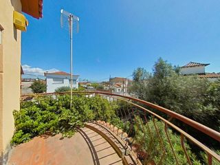 Haus  Calle assutzenes. Casa en venta en viladecans