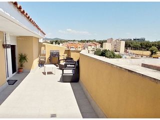 Zweist�ckige Wohnung in Sant Lloren�. Fant�stico d�plex con terraza propia en venta en terrassa