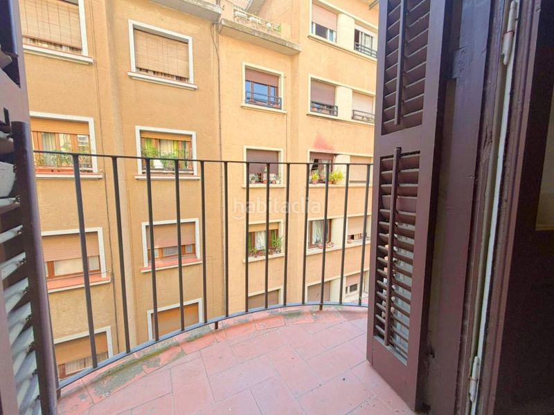 Foto d85273fa-d9df-45d4-956c-5d3463f2c946. Pis a Raval Barcelona