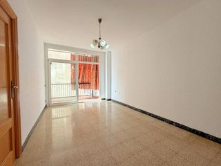 Pis  Calle martí i codolar. Piso en venta con balcon en la mejor zona de hospitalet