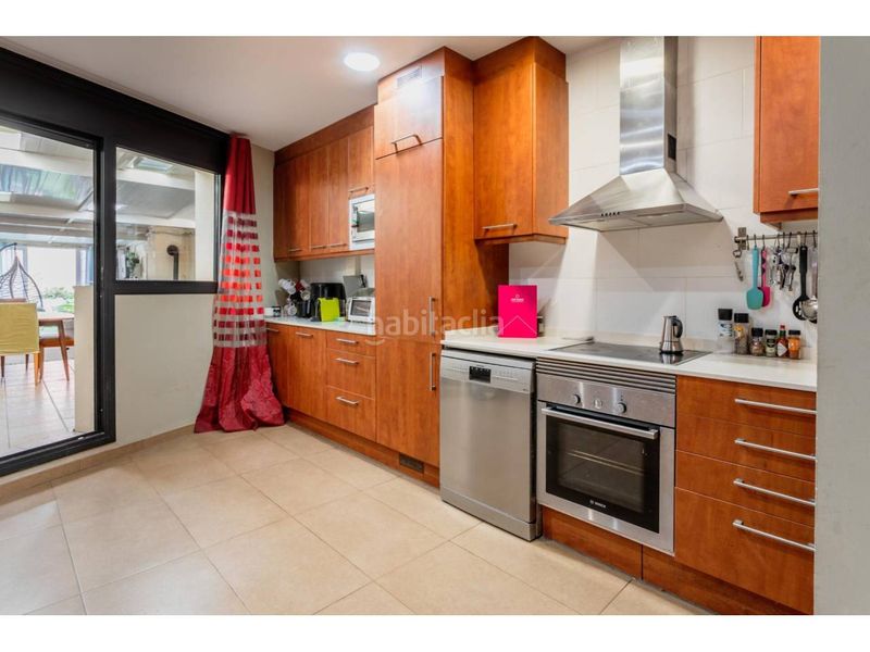 Foto e0f43c36-135a-47e2-bd48-3c70c482f3c3. Casa a Centre Esplugues de Llobregat