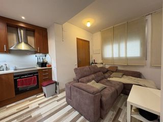 Etagenwohnung  Calle f�gols. Reformado y con entrada independiente en les corts