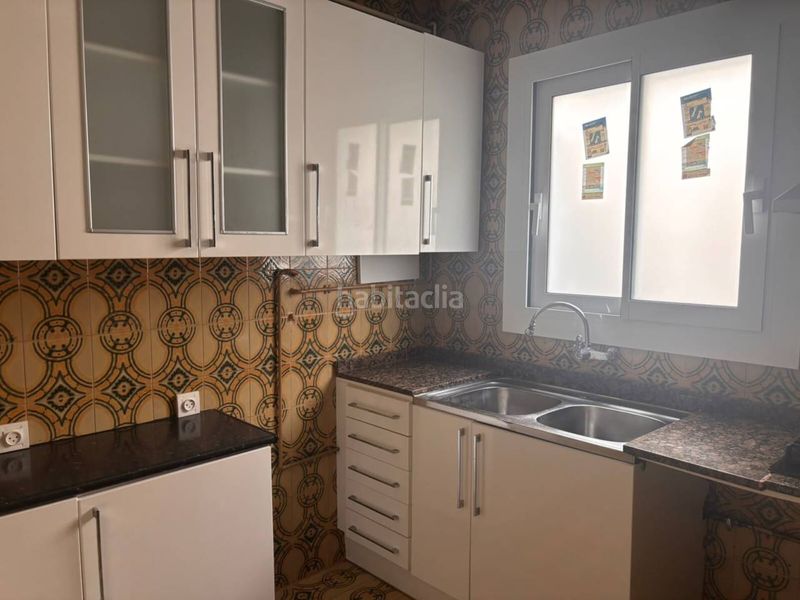 Foto 4aabd44f-e5d3-4748-8ade-7d1562e0c2c5. Àtic a Sant Antoni Barcelona