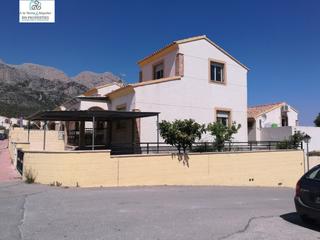 Xalet a Polop. Magnifico chalet independiente con apartamento .