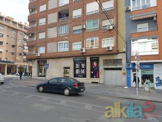 Aparcament cotxe a Petrer. Se vende plaza de garaje en gran avenida de elda esquina con ave
