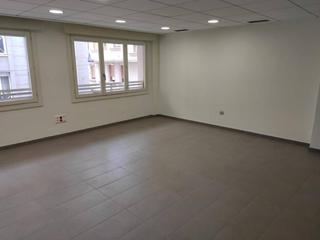 Lloguer Oficina a Plaza de Toros-Avenida Chapí-Trinquete. Entreplanta en plaza zapatero, ideal para oficinas y despachos e