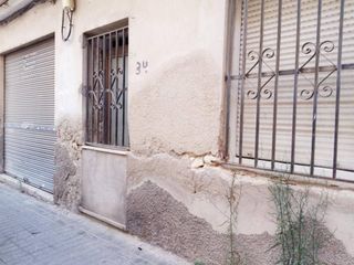 Casa in Plaza de Toros-Avenida Chapí-Trinquete. Casa en venta en elda