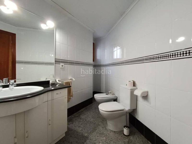 Foto 818bde01-9326-4a2c-b002-5a747e5bb9d2. Local comercial a Plaza Castelar - Mercado Central Elda