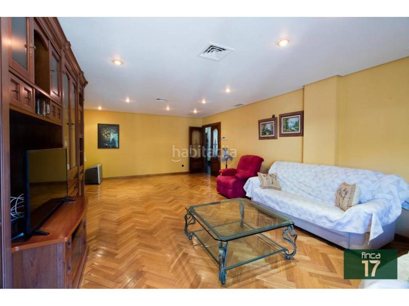 Foto c58b1acb-5fcd-4716-bba3-13ca3a36df71. Xalet amb aparcament piscina a Campo Alto-Club de Campo Elda