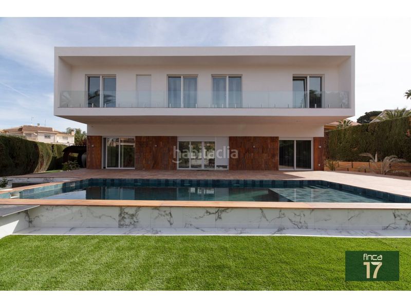 Foto 19c91b77-bbe9-4f73-b0d2-553902c2ad64. Xalet amb aparcament piscina a Petrer