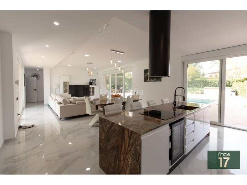 Foto 726dba2b-9981-4203-8d68-c3a82c3549ea. Xalet amb aparcament piscina a Petrer