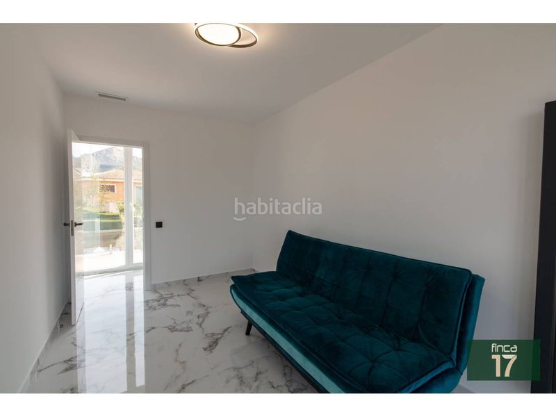 Foto b987d8d4-aa4e-45c6-a29e-4b19a5a1b0d4. Xalet amb aparcament piscina a Petrer