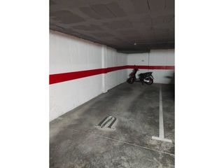 Autoparkplatz  Calle escultor mariano benlliure. Plaza de parking a la venta en petrer