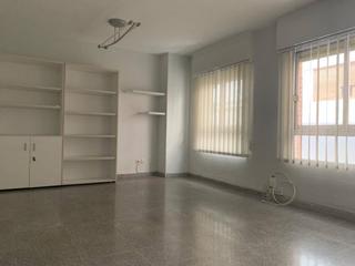 Local commercial à Fraternidad. Local en alquiler en elda