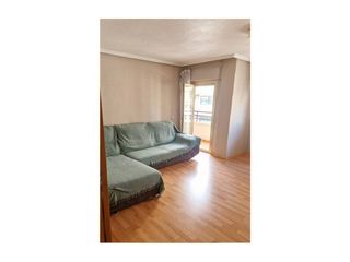 Appartement  Avenida chapí. Venta de piso reformado en elda