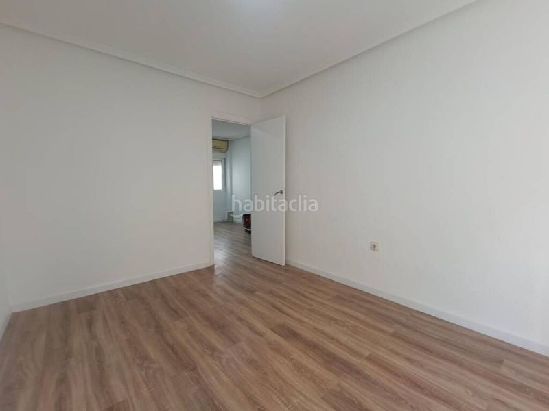 Foto c607bdd0-e69d-4ea0-8031-7dc9aeacd3c8. Miete etagenwohnung in Plaza de Toros-Avenida Chapí-Trinquete Elda