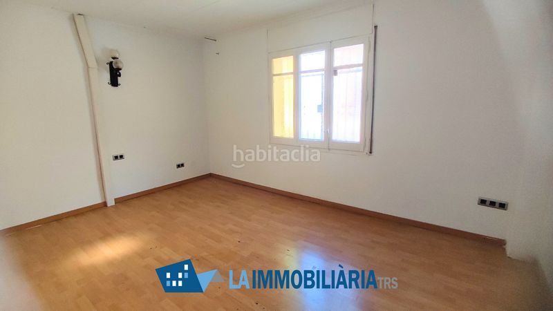 Foto 1afeda5c-ad45-4139-86b7-1d8669587e66. Casa amb aparcament a La Maurina Terrassa