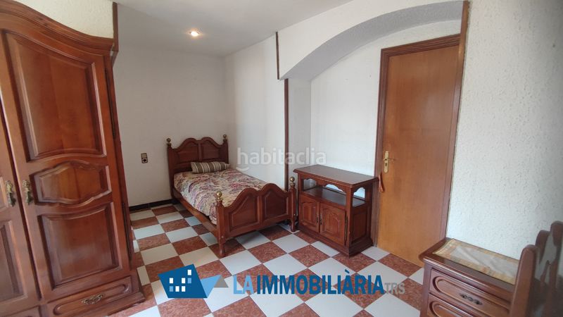 Foto 24434acc-e25c-4a64-a1e9-a2a204bd822c. Casa amb aparcament a La Maurina Terrassa