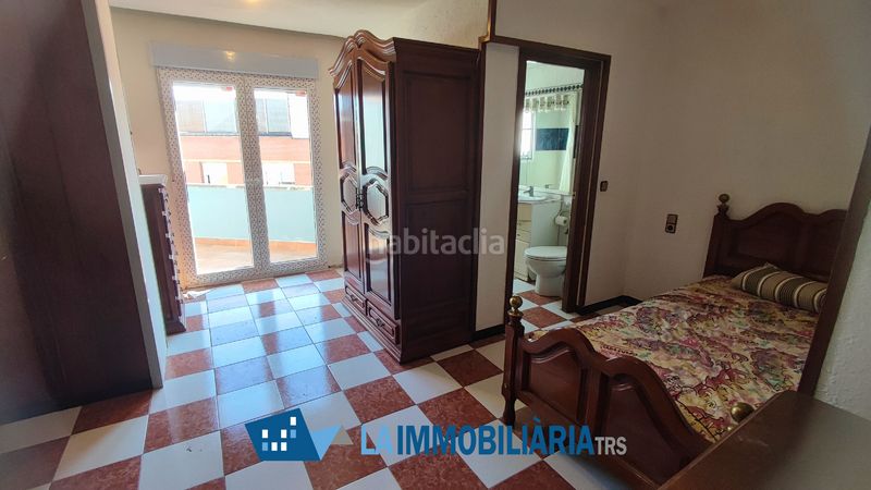 Foto a5405f2f-d11c-4d0a-9d2f-853bf84e7695. Casa amb aparcament a La Maurina Terrassa