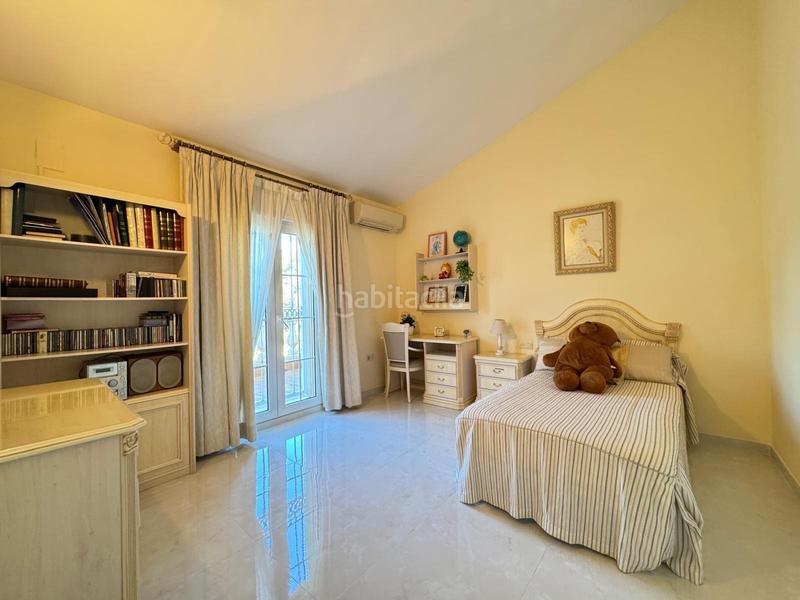 Foto a505daf0-5fe7-49fa-b8c9-2a42e8cd40bd. Xalet amb calefacció aparcament piscina a La Cañada Paterna