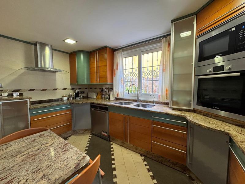 Foto e865ebe8-0f8e-47ef-9c9e-01edb87ec4c9. Xalet amb calefacció aparcament piscina a La Cañada Paterna