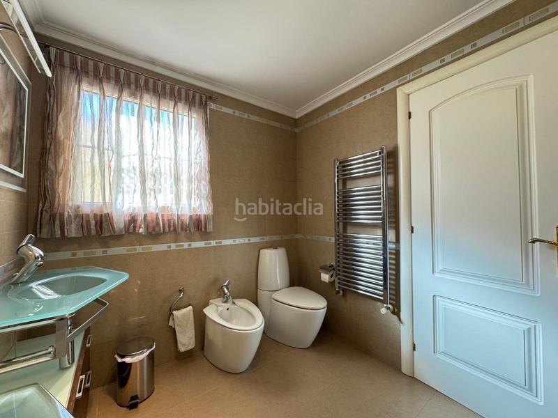 Foto fb7f3fd0-8f5e-4a1e-a069-92a732bcc54f. Xalet amb calefacció aparcament piscina a La Cañada Paterna