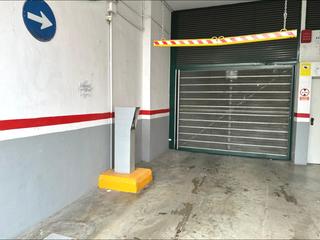 Miete Autoparkplatz in Barrio Benicalap. Plazas de garaje en alquiler en avenida doctor peset aleixandre