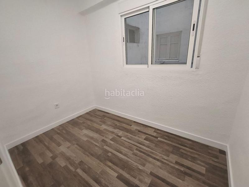 Foto b827407e-de09-4b7f-b5ef-b1bc98e772f6. Flat in Torrefiel Valencia