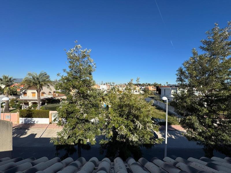 Foto ff260bf1-804b-4330-bc3e-437a66778636. Maison jumelée avec parking piscine dans Corinto-Almardà Sagunt