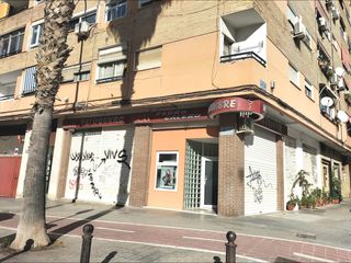Lloguer Local Comercial a El Calvari. Magnífica peluquería en traspaso en tendetes