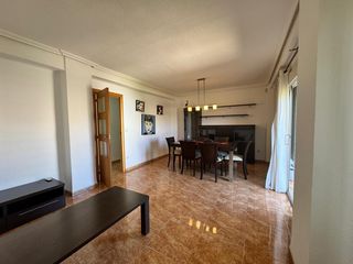 Lloguer Pis a Malilla. Alquiler en zona la nueva fe, estupenda para enfermeros mir o ei