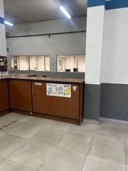 Industrial building in Barrio Benicalap. Local comercial junto a dos naves en venta, total 1042 metros.