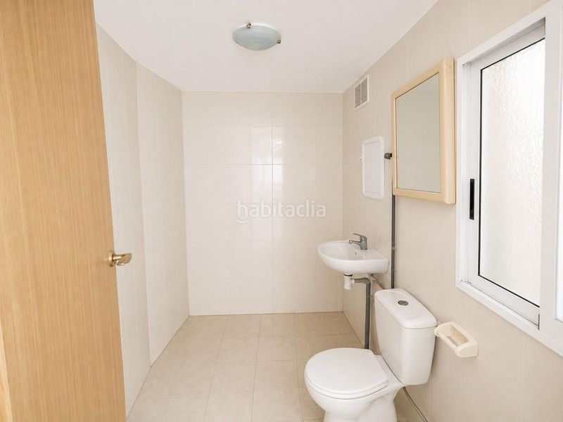 Foto 3d4f90ef-f21c-4e2e-b0bf-cd6e73a9725f. Lloguer local comercial a Torrefiel Valencia