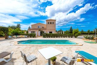 Chalet à Sa Casa Blanca. Espectacular villa con piscina cerca de palma. mallorca