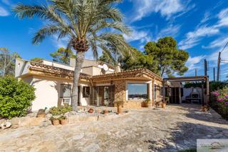Chalet in Colònia Sant Jordi. Chalet en venta colonia de  sant jordi. ses salines. mallorca