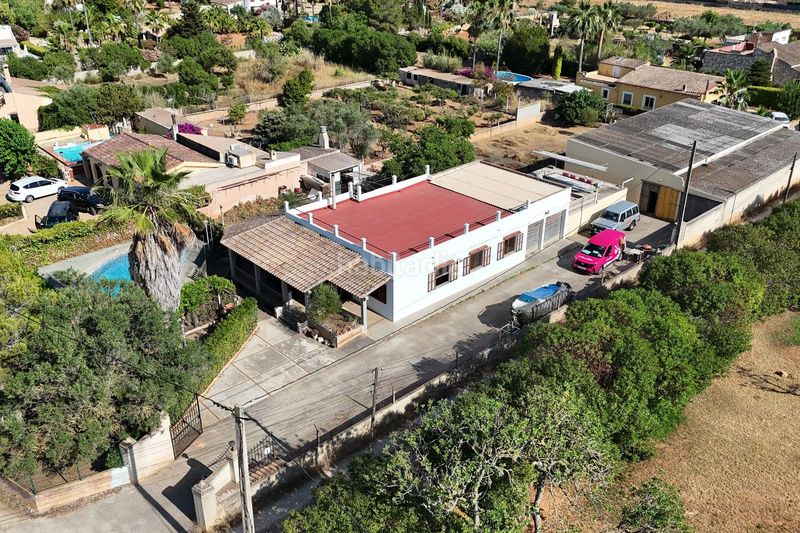 Foto ac3c5a0d-4363-42bb-b48a-6d758162755a. Casa amb aparcament a Llucmajor interior Llucmajor