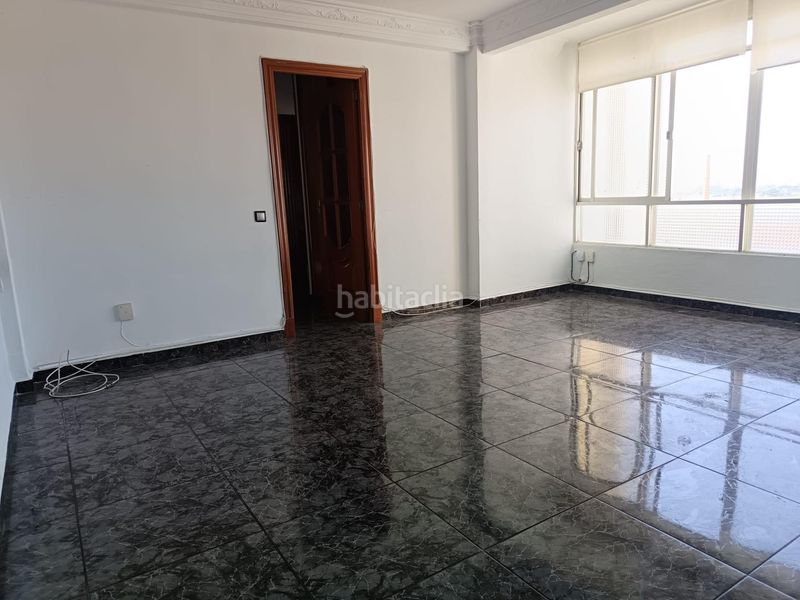 Foto ac9bfe8f-37f4-40e9-8a72-3cf732f4fb90. Piso venta de 9º piso con vistas a la bahia de palma en el coll den rabassa edificio las torres en Palma de Mallorca